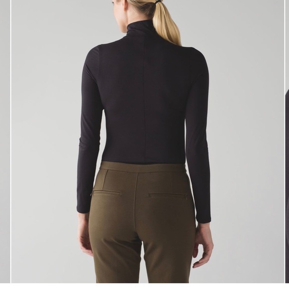 Lululemon Layer Me Turtleneck size 6 black. - Picture 7 of 7